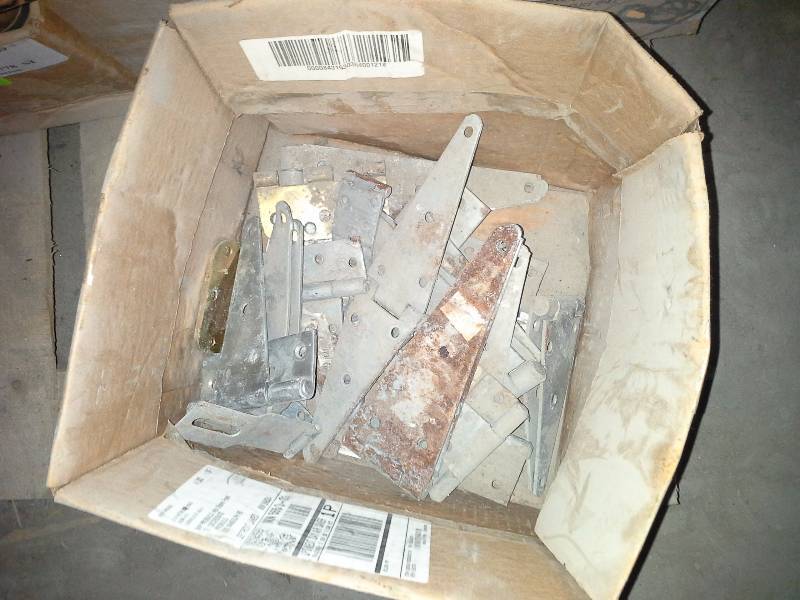 lot 120 image: Hinges
