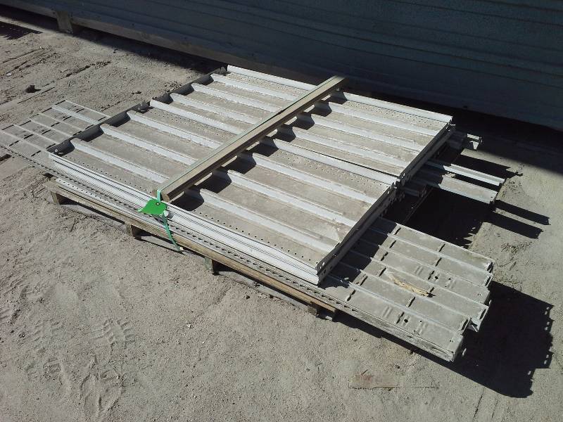 lot 318 image: Shelving