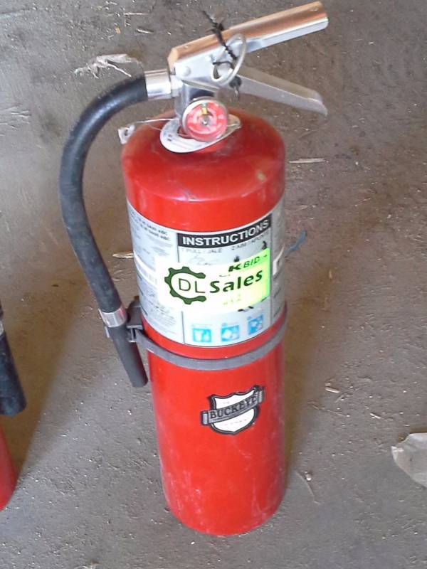 lot 452 image: Medium Sized Fire Extinguisher