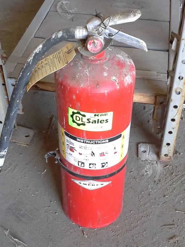lot 454 image: Large Sized Fire Extinguisher