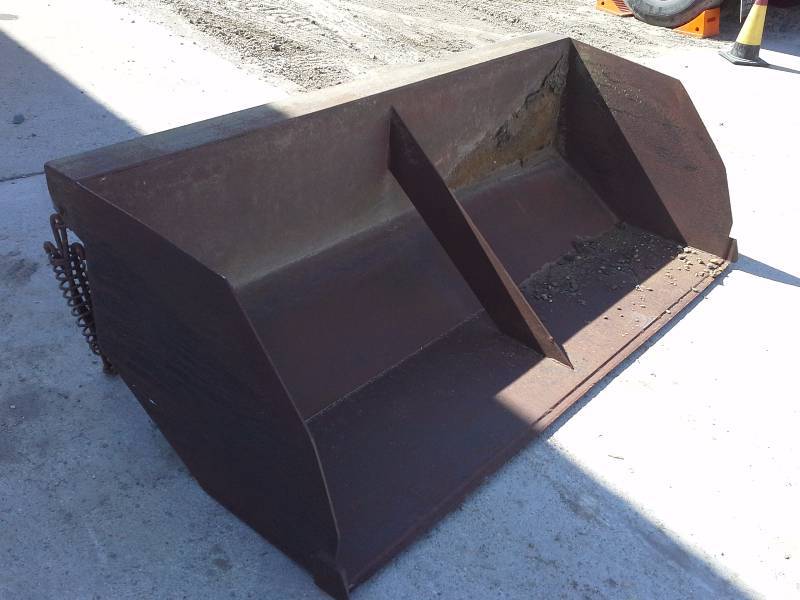 lot 307 image: Manual Trip Dump Bucket