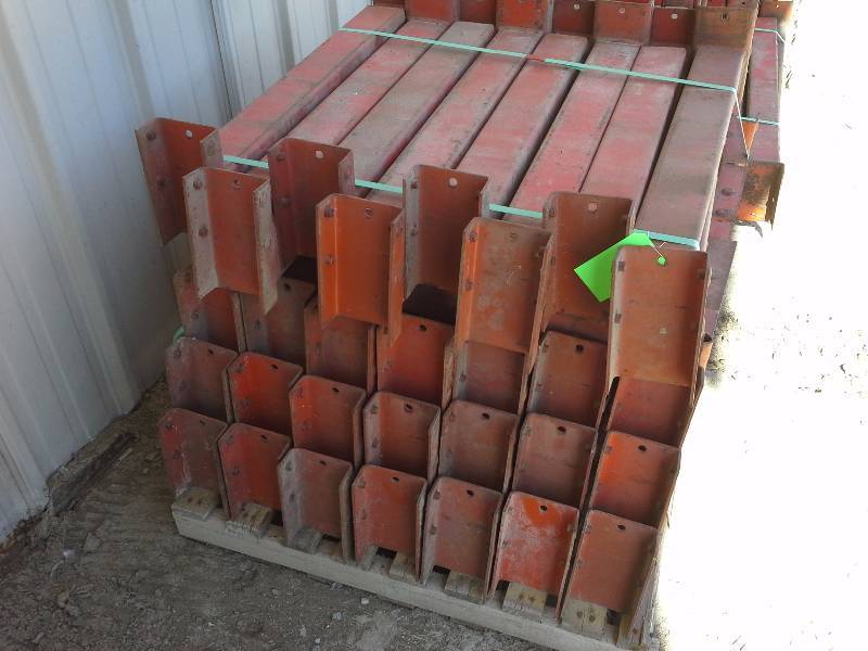 lot 394 image: Pallet of Cantilever Arms