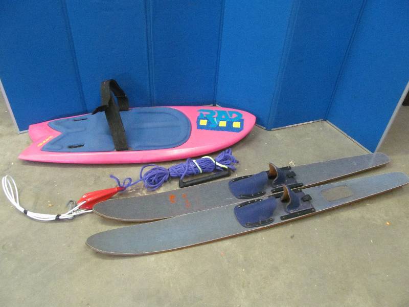 water skis