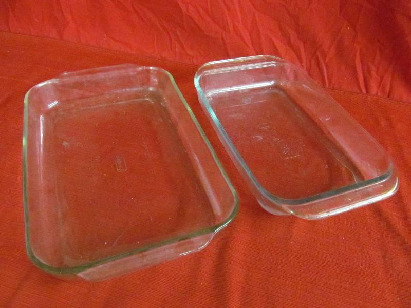 Pyrex cake pans