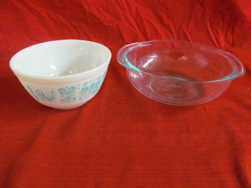 Pyrex bowls