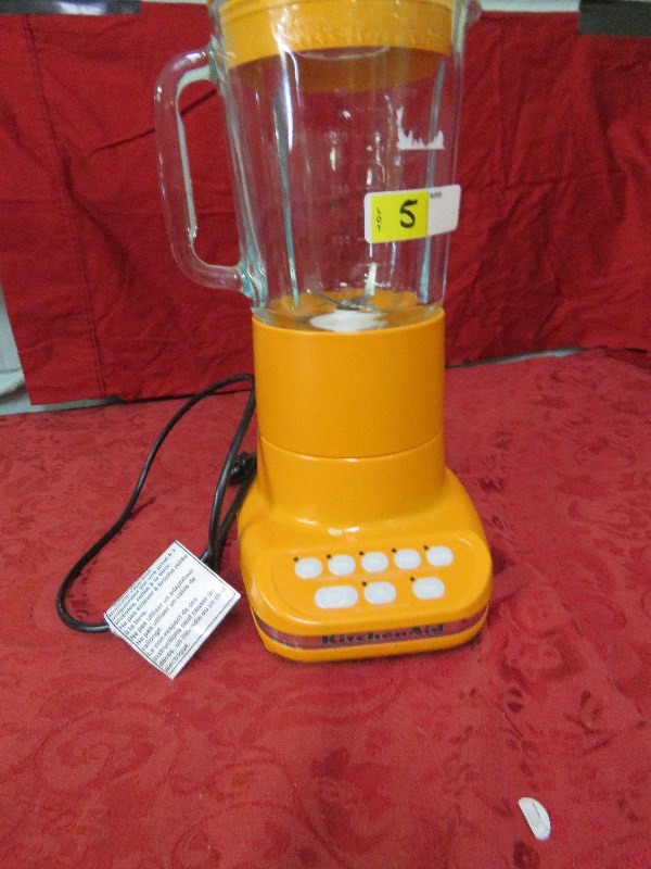 lot 5 image: Kitchen Aid Blender