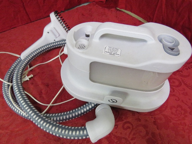 lot 11 image: Clothes Steamer