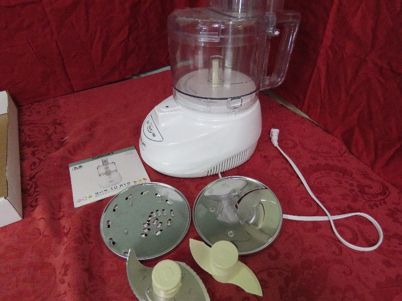 lot 16 image: Cuisinart Food Processor