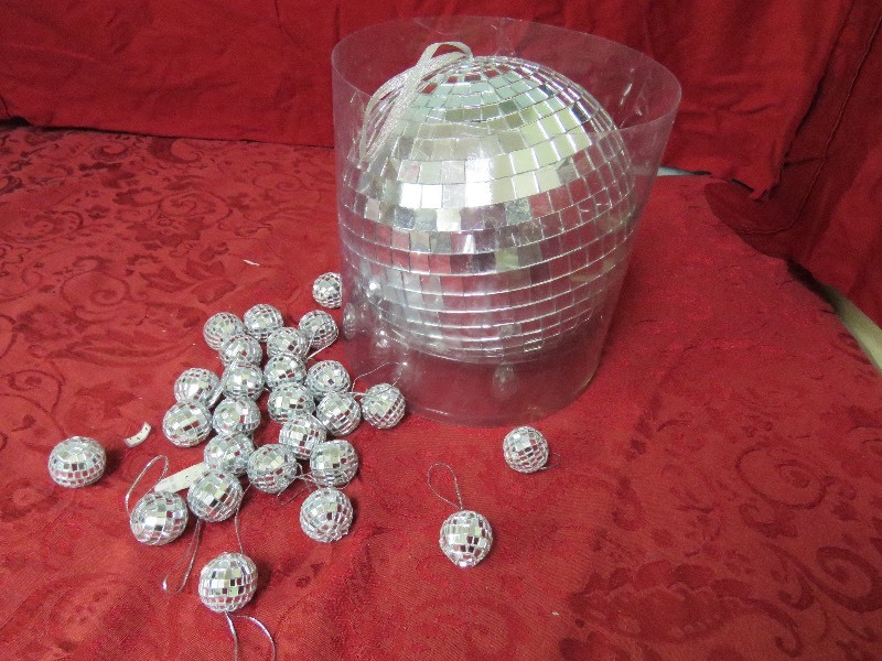 lot 22 image: Disco Ball