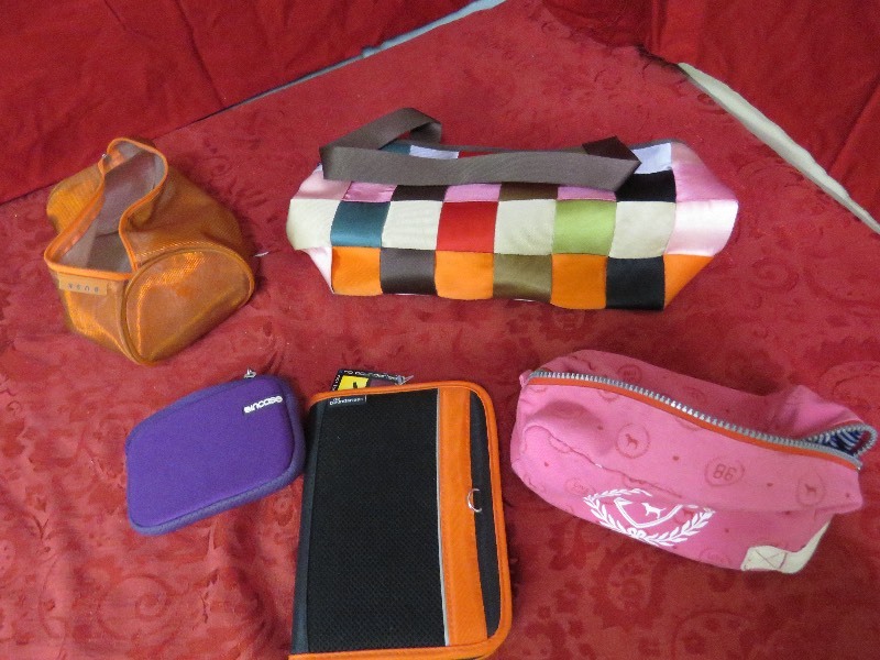 lot 23 image: Bag Lot