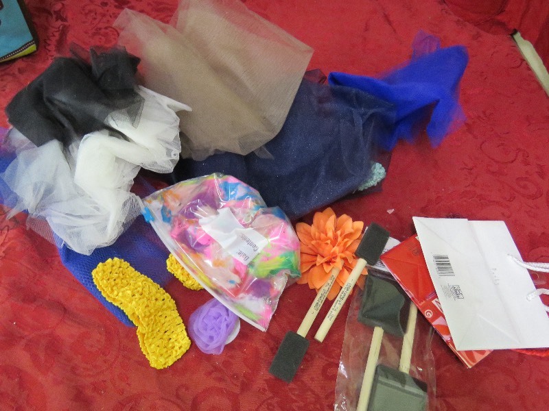 lot 29 image: Craft Lot