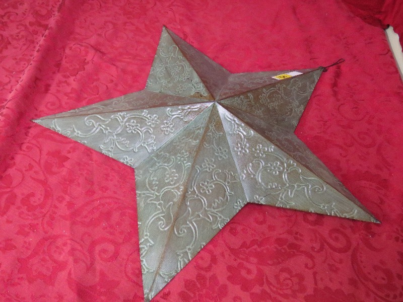 lot 34 image: Large Star