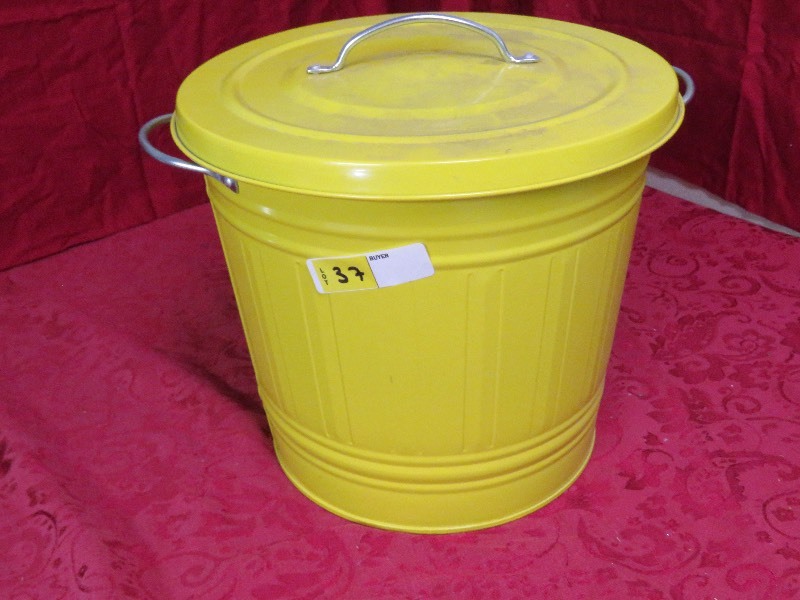 lot 37 image: Garbage Can