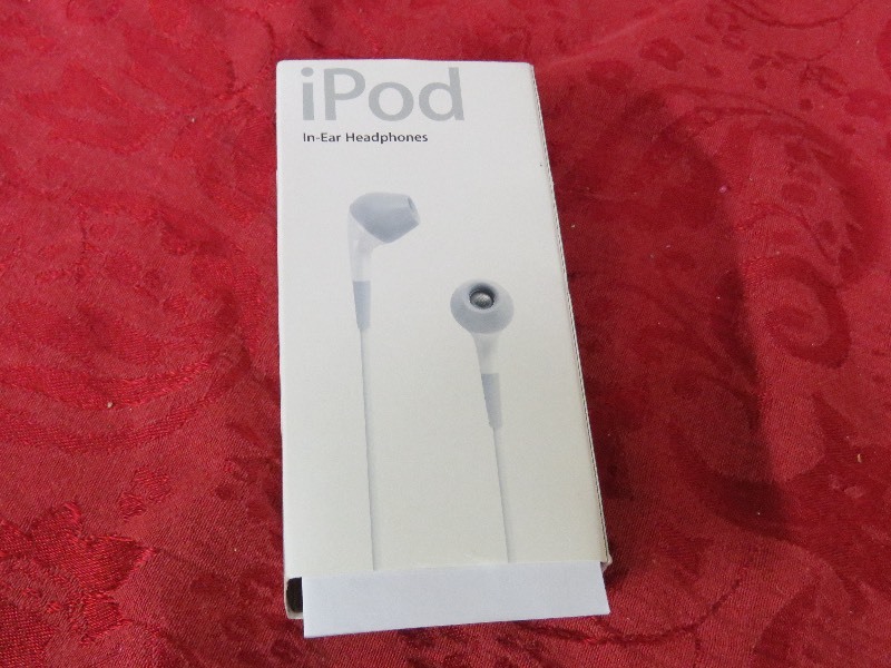 lot 41 image: iPod in-ear headphones