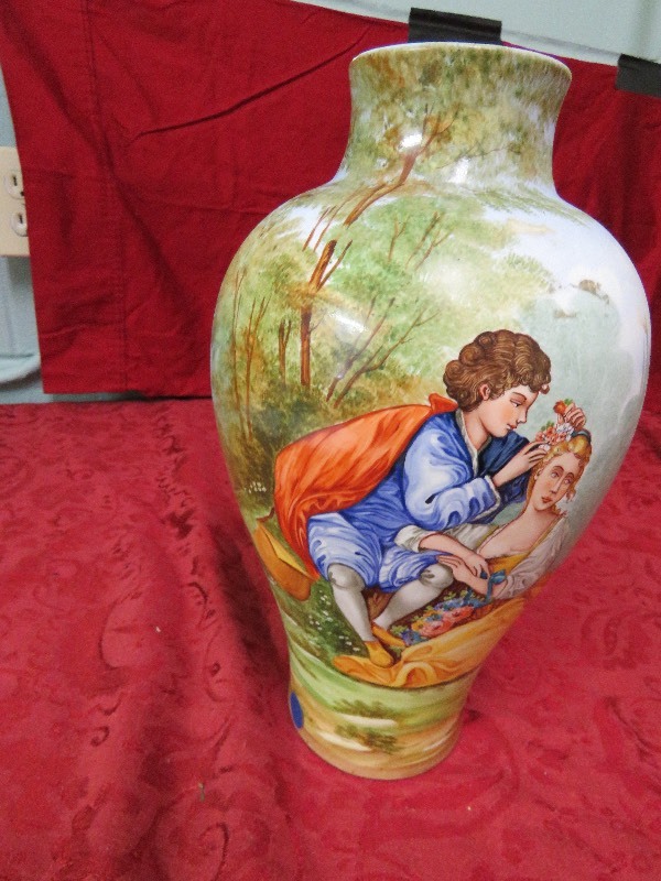 lot 50 image: Vase