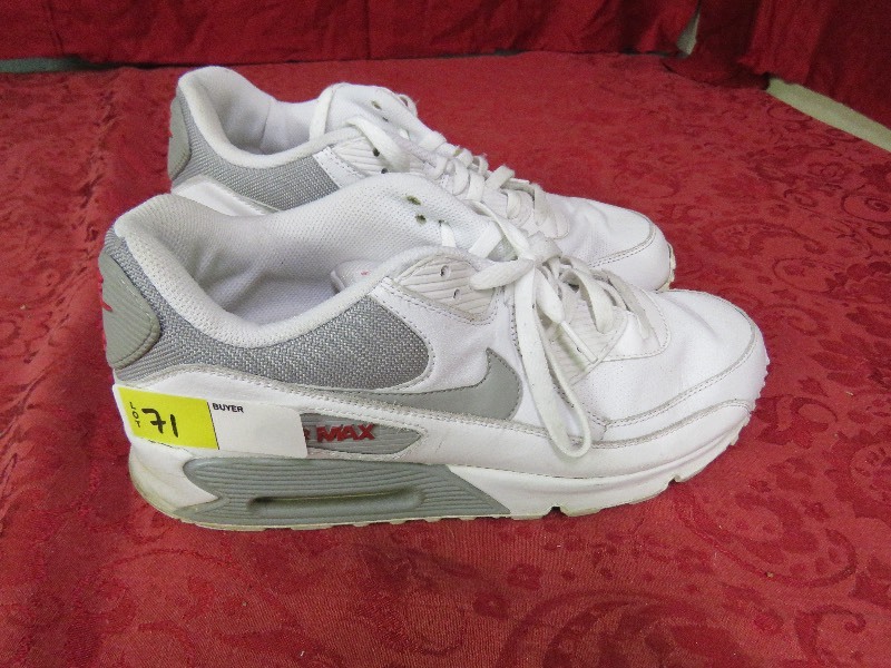 lot 71 image: Nike Air Max Mens Size 12 Tennis Shoes