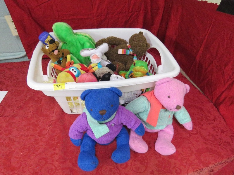 lot 74 image: Plush Animals