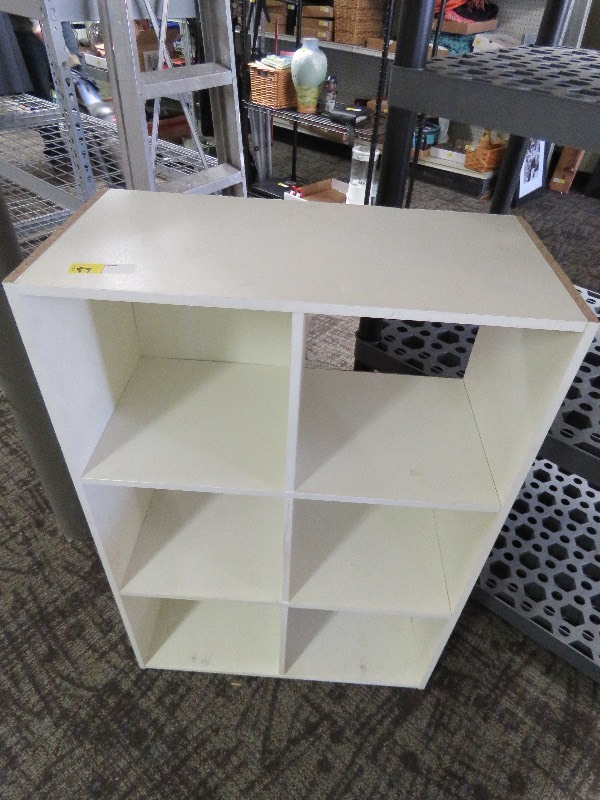 lot 89 image: White Shelf