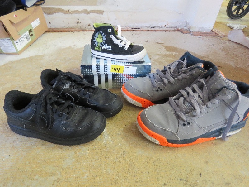 lot 94 image: kids shoes