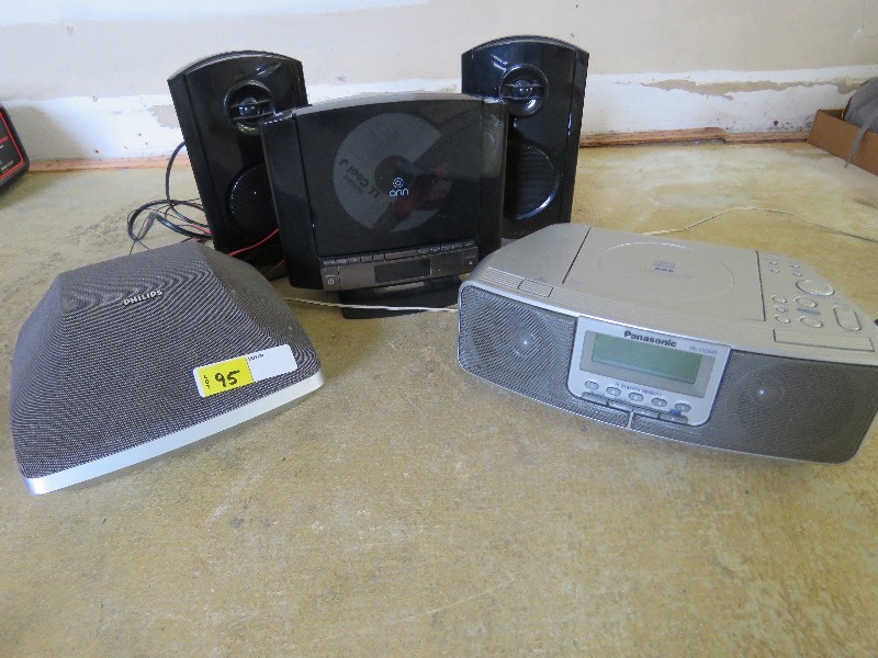 lot 95 image: Cd player and misc accessories