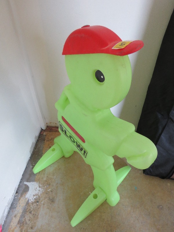 lot 107 image: Saftey sign