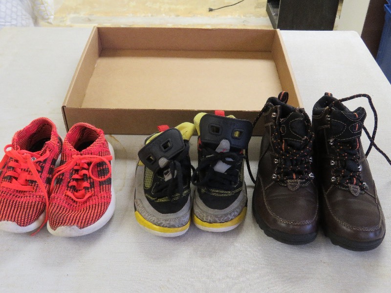 lot 116 image: Kids Shoes