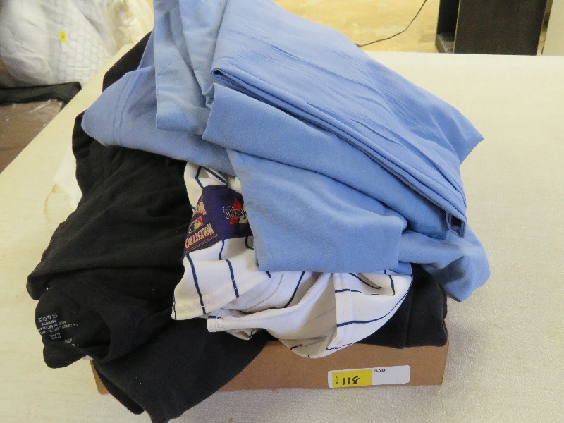 lot 118 image: Clothes