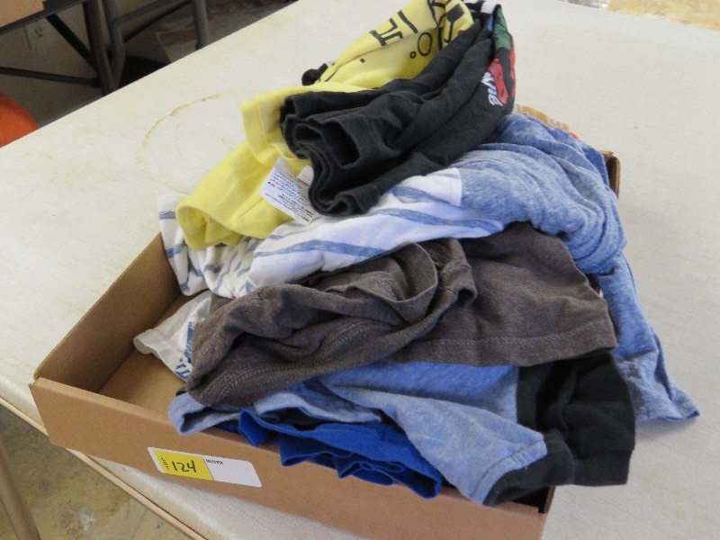 lot 124 image: Kids clothes