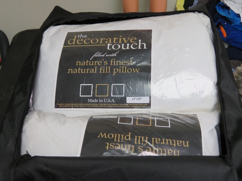 lot 126 image: Pillows