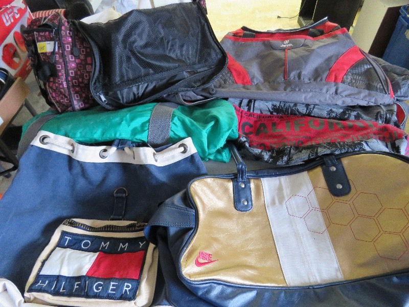 lot 145 image: Duffle Bags