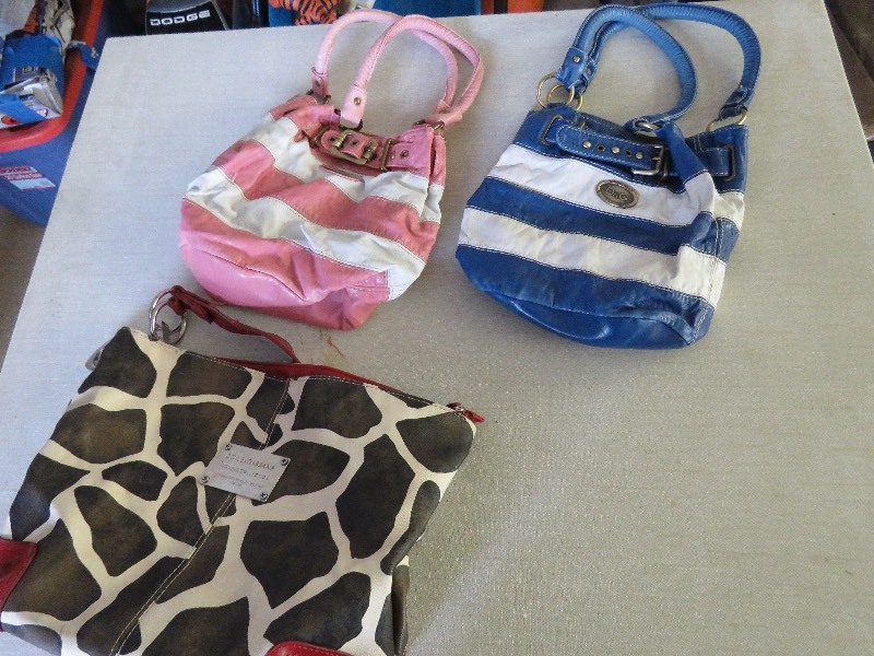 lot 154 image: Purse Lot