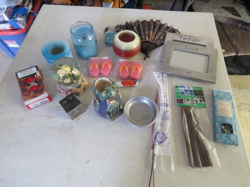 lot 155 image: Candle Lot