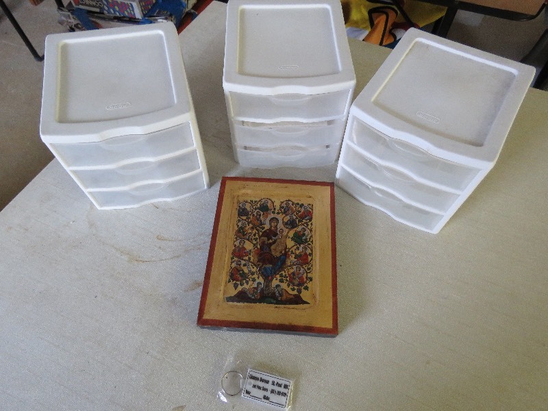 lot 156 image: Household Lot