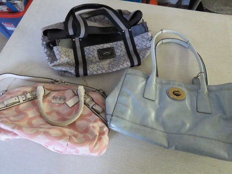 lot 159 image: Purse Lot