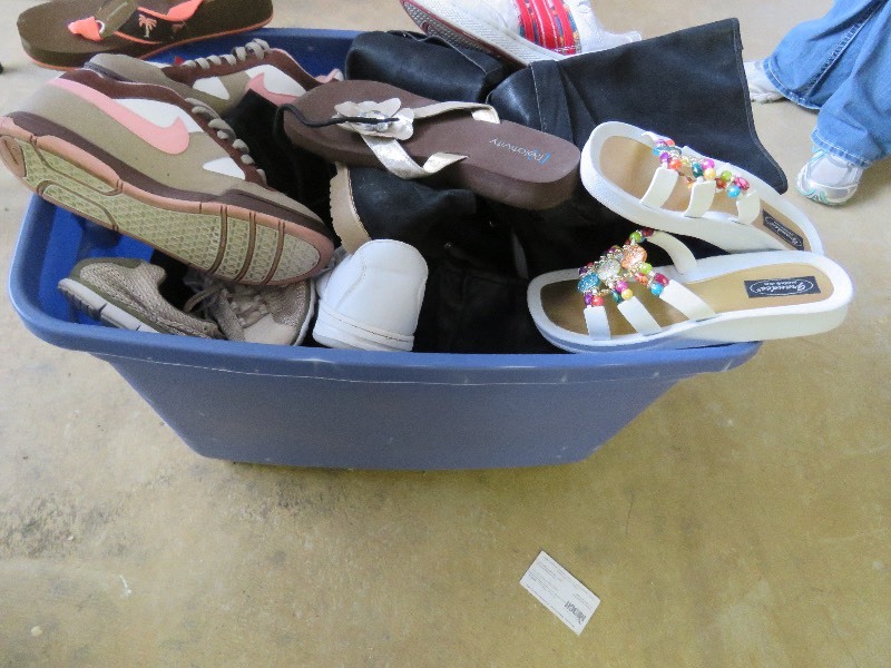 lot 164 image: Shoes