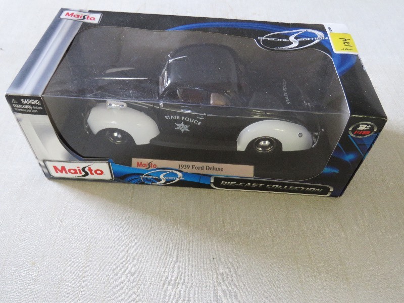 lot 174 image: Maisto Die-Cast Collectible Car