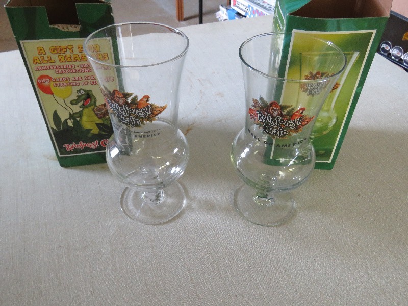 lot 177 image: Collectible Glasses