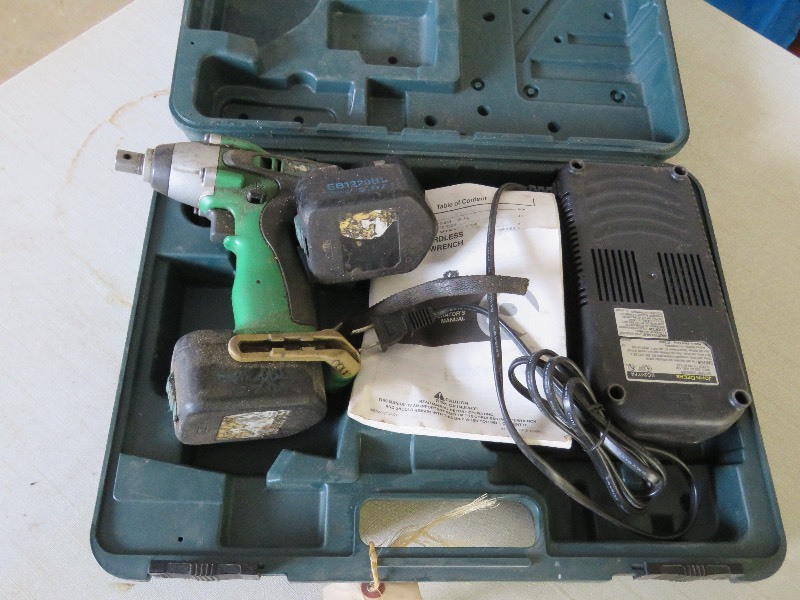 lot 184 image: John Deere Drill and Case�