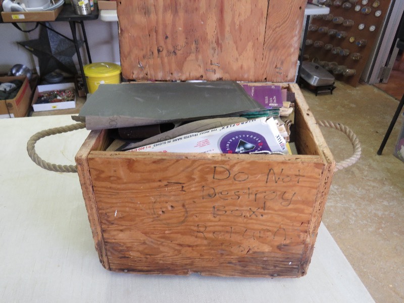 lot 197 image: Vintage wood box