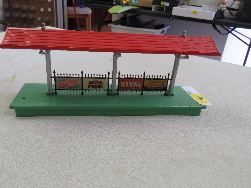 lot 198 image: Vintage Lionel Station Platform #156