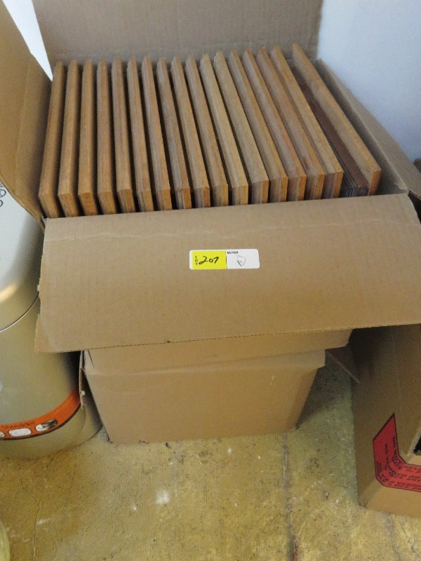 lot 207 image: Wood Picture Frames�