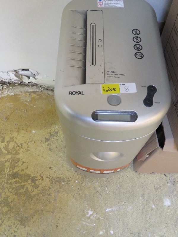 lot 208 image: Large Shredder