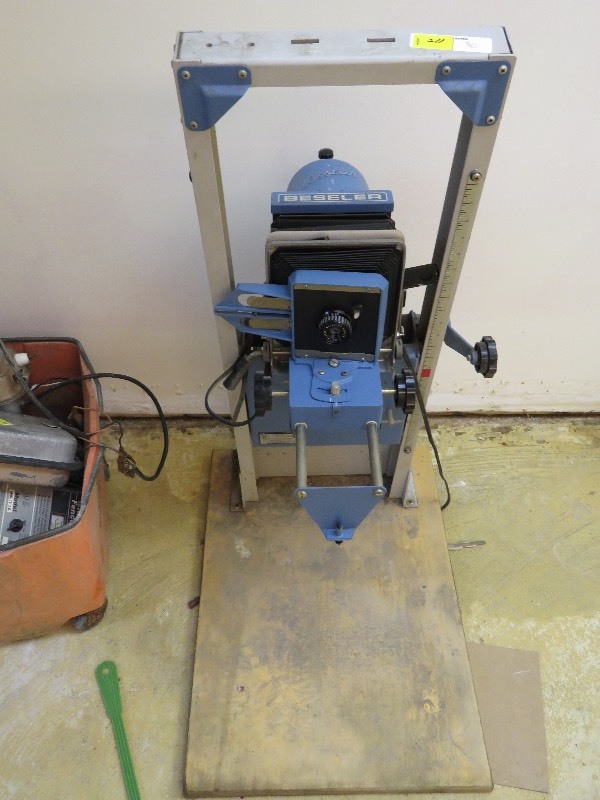 lot 211 image: Vintage Enlarger�