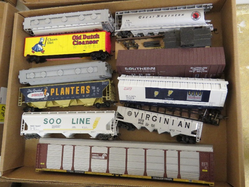 lot 220 image: HO Train Lot