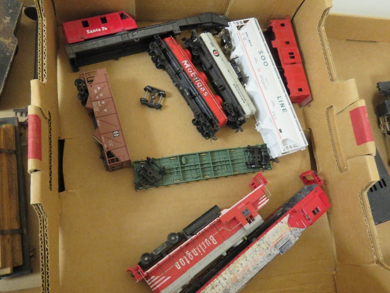 lot 221 image: HO Train Lot