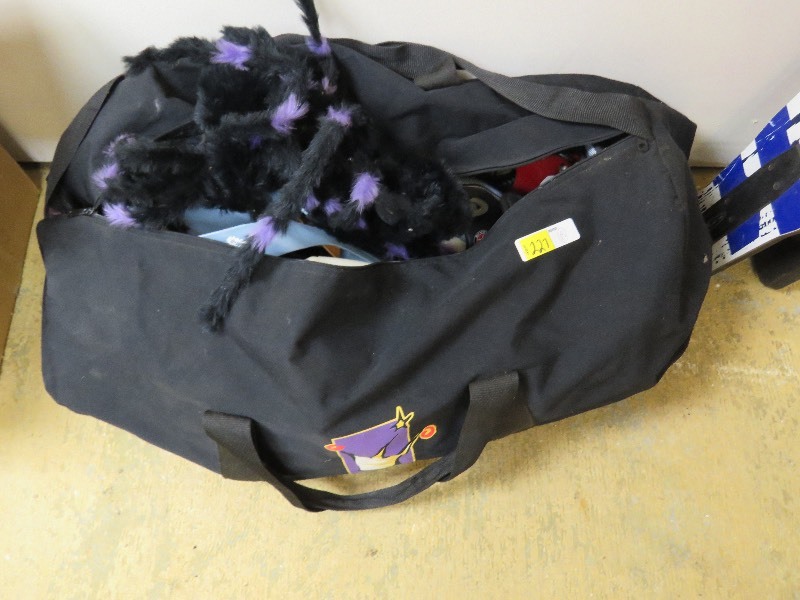 lot 227 image: Large Duffle Bag with Rollerblades