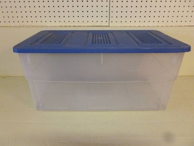 lot 16 image: Storage Tote