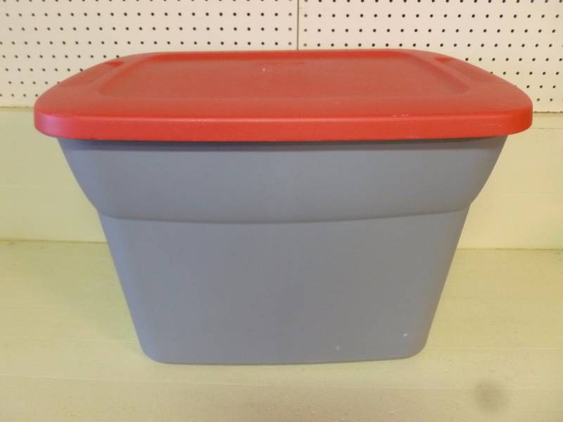 lot 17 image: Storage Tote