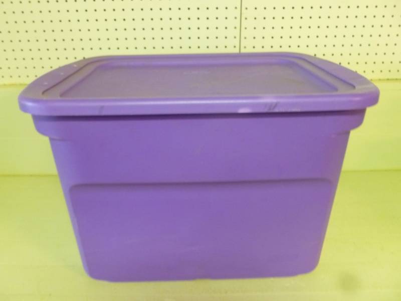lot 63 image: Storage Tote