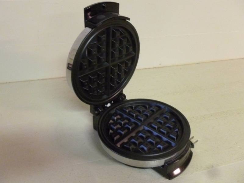 lot 86 image: Waffle Maker